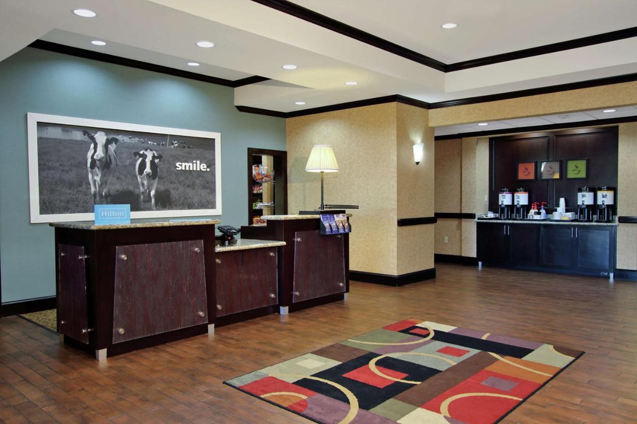 Hampton Inn & Suites Buffalo Exterior foto